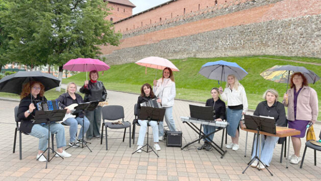 "ВЕРАСЕНЬ" выйшаў на Замкавы гасцінец