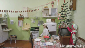 Навагодняя машына часу: у Лідскім музеі можна патрапіць у кватэру 60-х