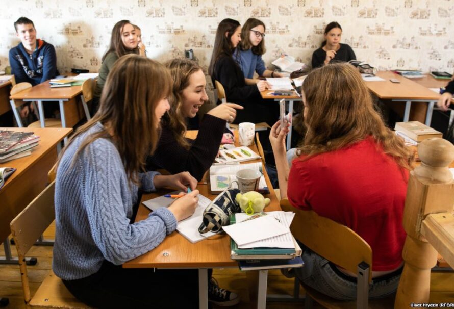 «Партызанская школа». Як Коласаўскі ліцэй пражыў 15 гадоў у падполлі